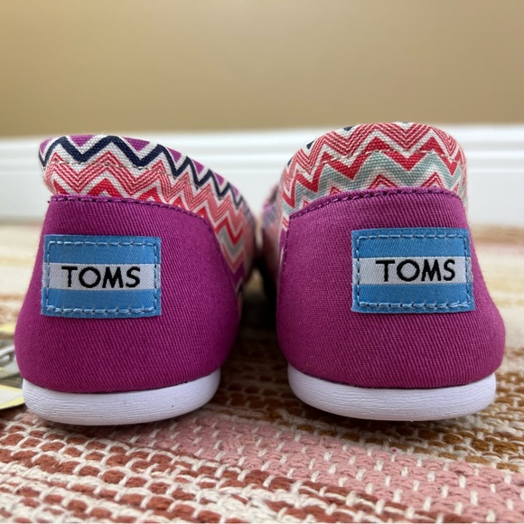 NWT Tom's Chevron Classic Women Pink Chevron Multiple ๐ - Picture 6 of 8